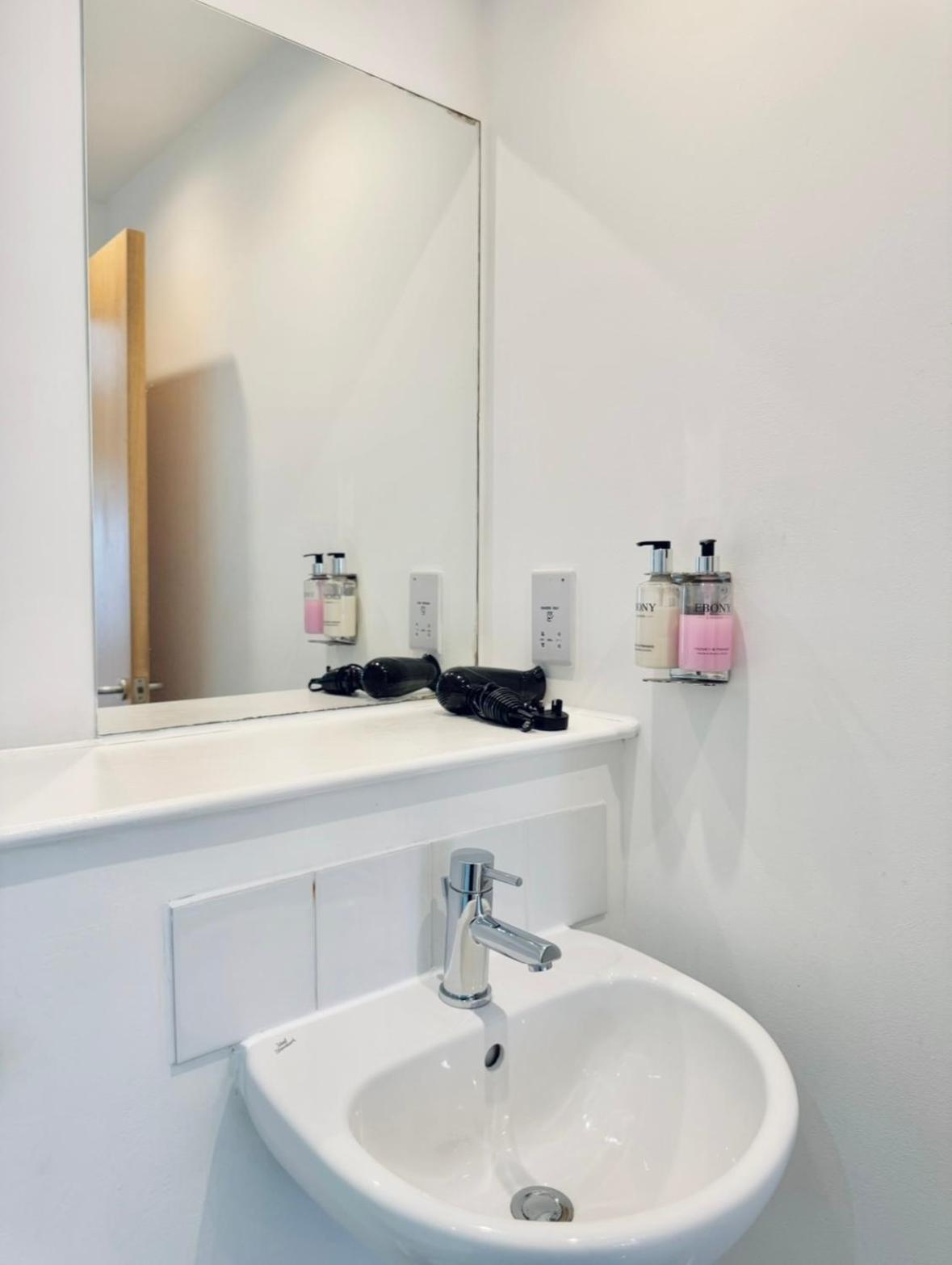 אדינבורו Modern Two Bedroom Apartments מראה חיצוני תמונה